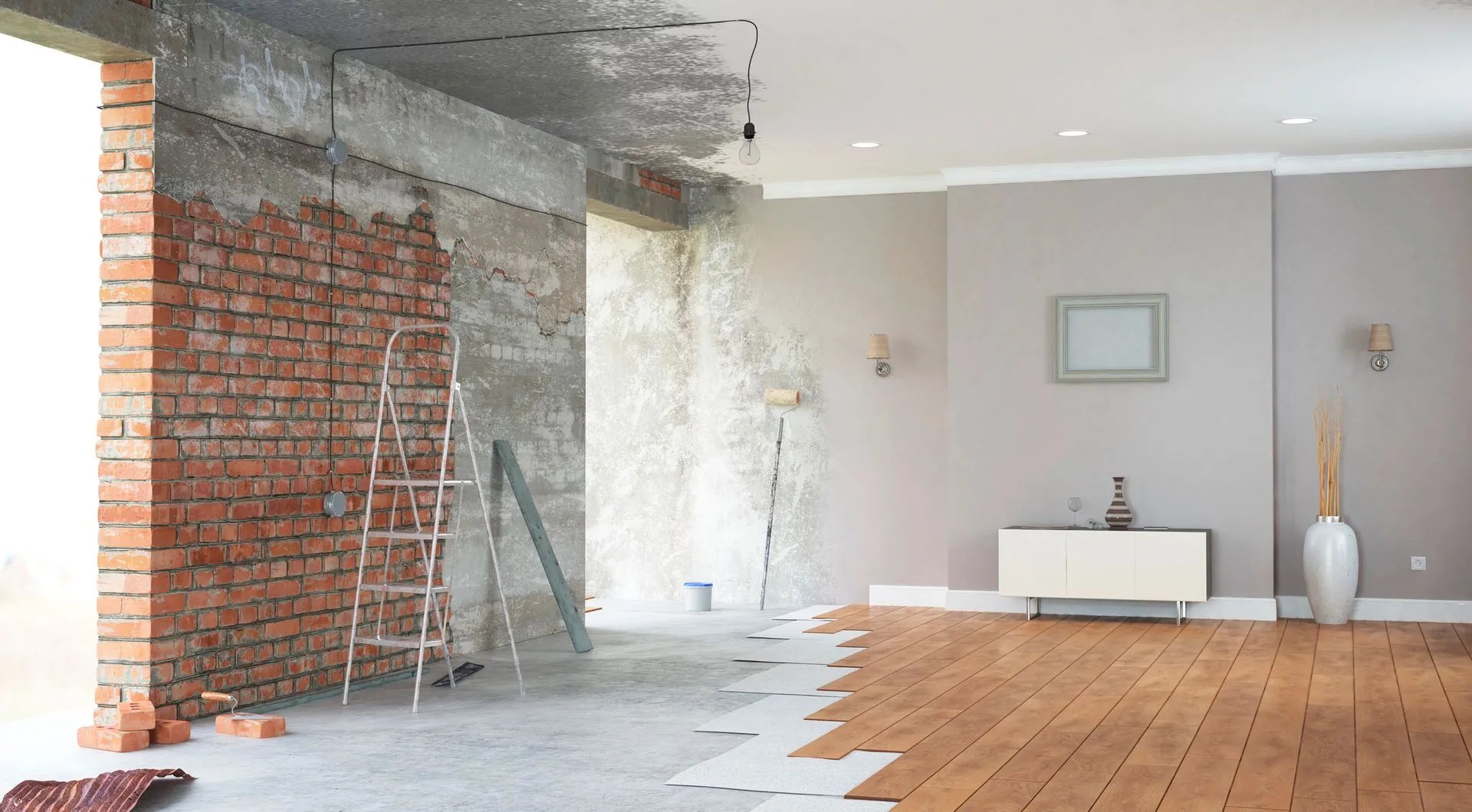 Cantiere di ristrutturazione residenziale a Roma con muratura a vista e posa del pavimento in corso